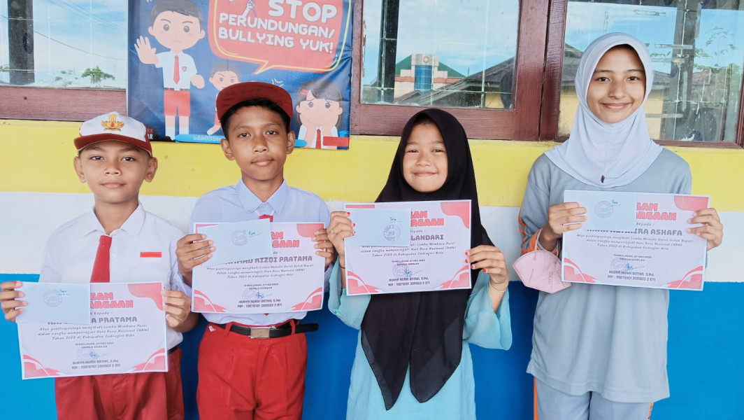 Kepsek SDN 035 Tembilahan Berikan Reward kepada Murid yang Mengikuti Lomba HPN Riau 2023
