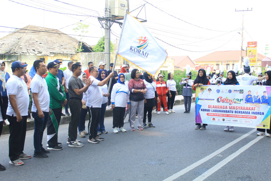 Bupati Labuhanbatu Lepas Jalan Santai Gebyar Olahraga Masyarakat