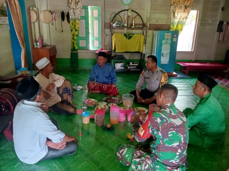 Melalui Komsos, Babinsa dan Masyarakat Jaga Kampung Pancasila
