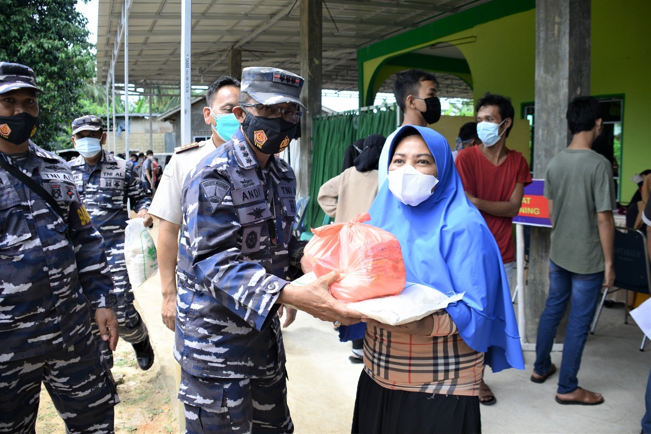 TNI AL Lantamal IV Gelar Serbuan Vaksin Covid-19 Tahap II di Kampung Bahari Nusantara