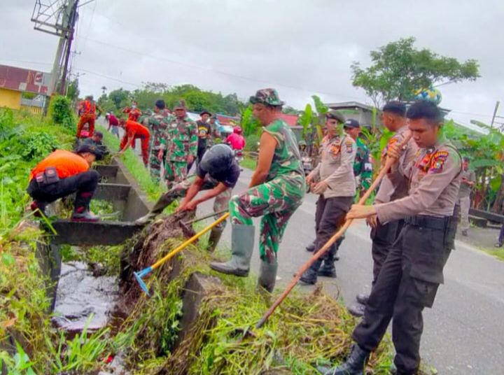 Peringati Hari Juang TNI AD ke-77, Kapolres Bengkalis Turunkan Personel Goro Bersama