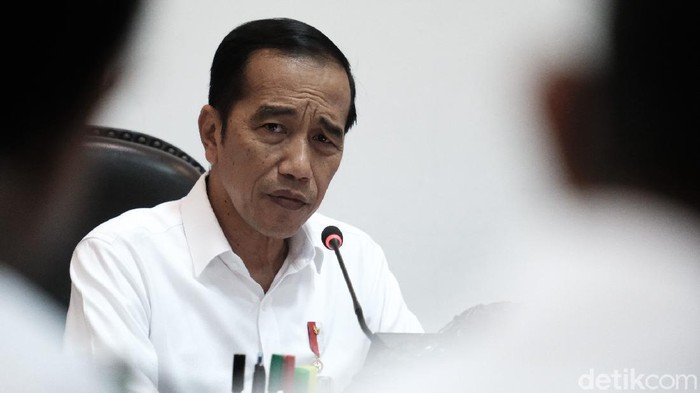 Banyak Negara Lockdown karena Corona, Jokowi: Belum Berpikir ke Sana