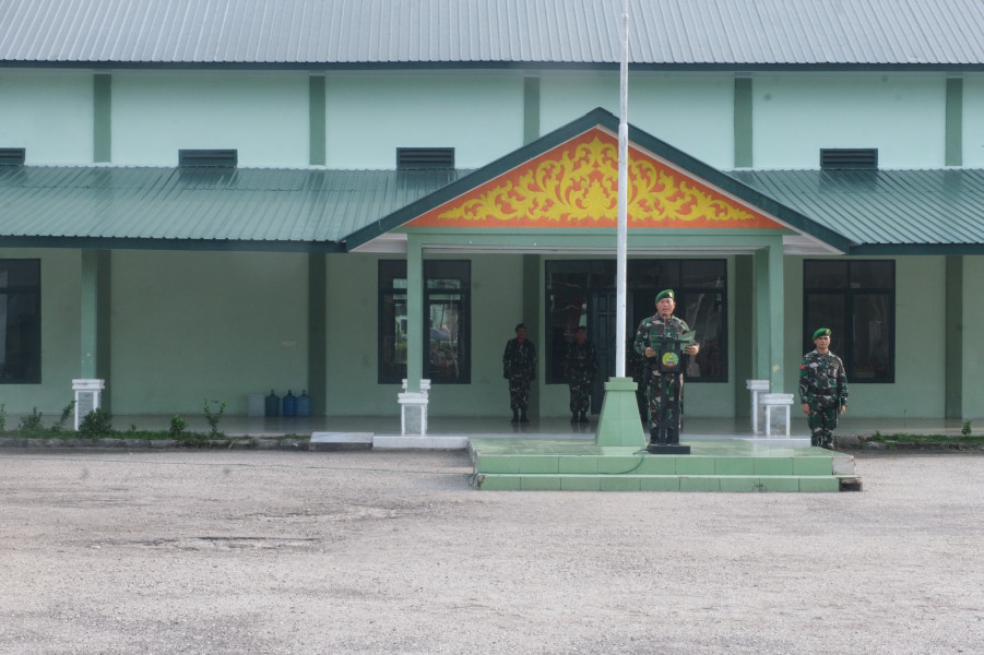 Upacara Bendera di Kodim 0320/Dumai, Penghargaan dan Purna Tugas Diserahkan