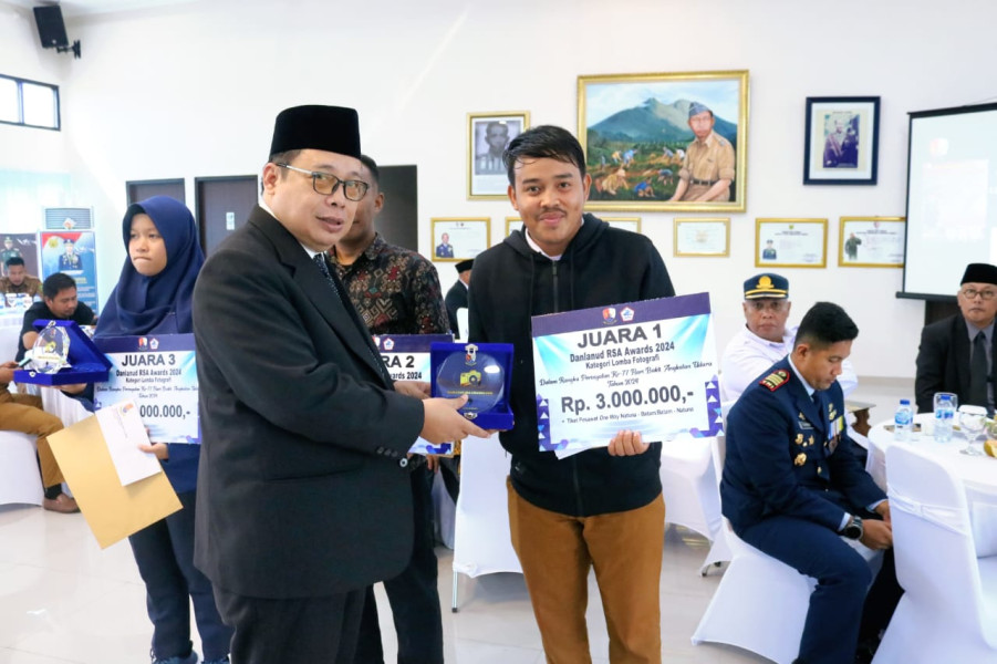 Daeng Amhar Ucapkan Selamat Kepada Pemenang Lomba Tulis Di Markas TNI AU