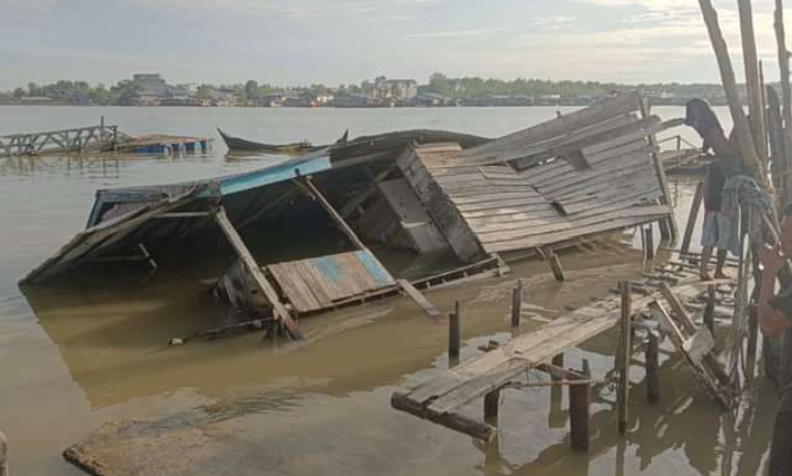 Akibat Longsor, 7 Rumah hingga Pelabuhan dan Jalan Umum Ambruk