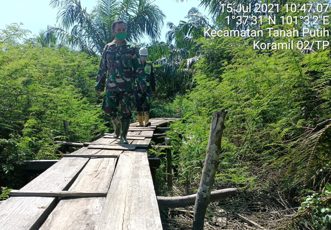 Cegah Karlahut, Bati Tuud Koramil 02/TP Bersama Petugas Keamanan Lakukan Patroli