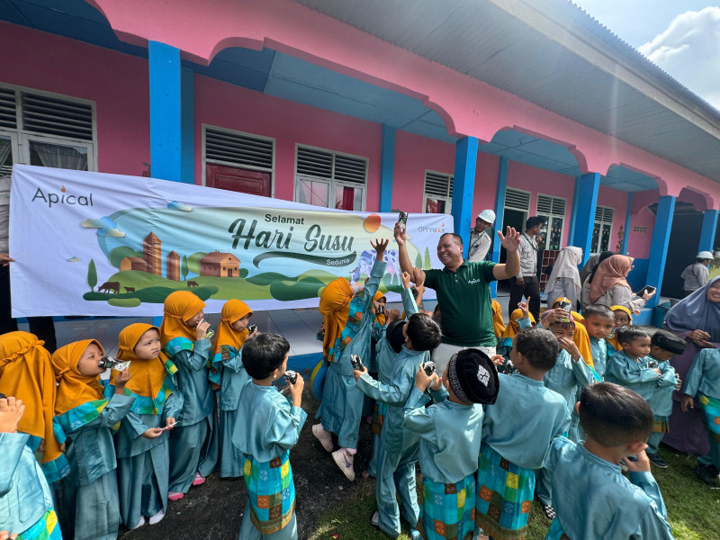 Peringati Hari Susu Sedunia, Apical Dumai Bagikan Susu Untuk Tingkatkan Gizi Anak