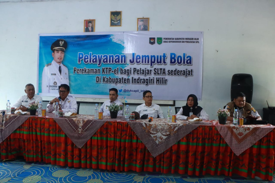 Pj Bupati Inhil Tinjau Perekaman KTP Bagi Pelajar SLTA