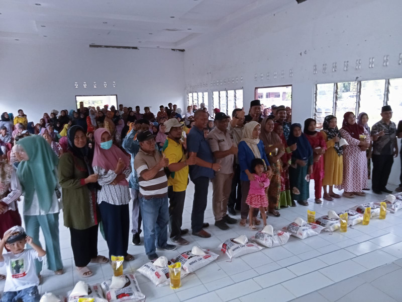 Pemkab Labuhanbatu Serahkan 1.201 Paket Bantuan Terhadap Korban Banjir di Kecamatan Bilah Hilir