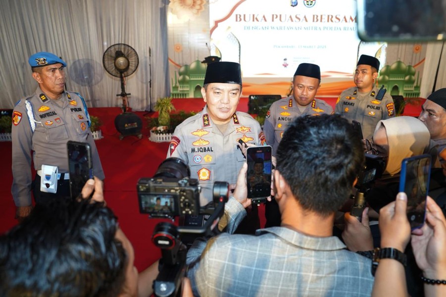 Kapolda Riau Gelar Pembagian Takjil dan Buka Bersama dengan Awak Media