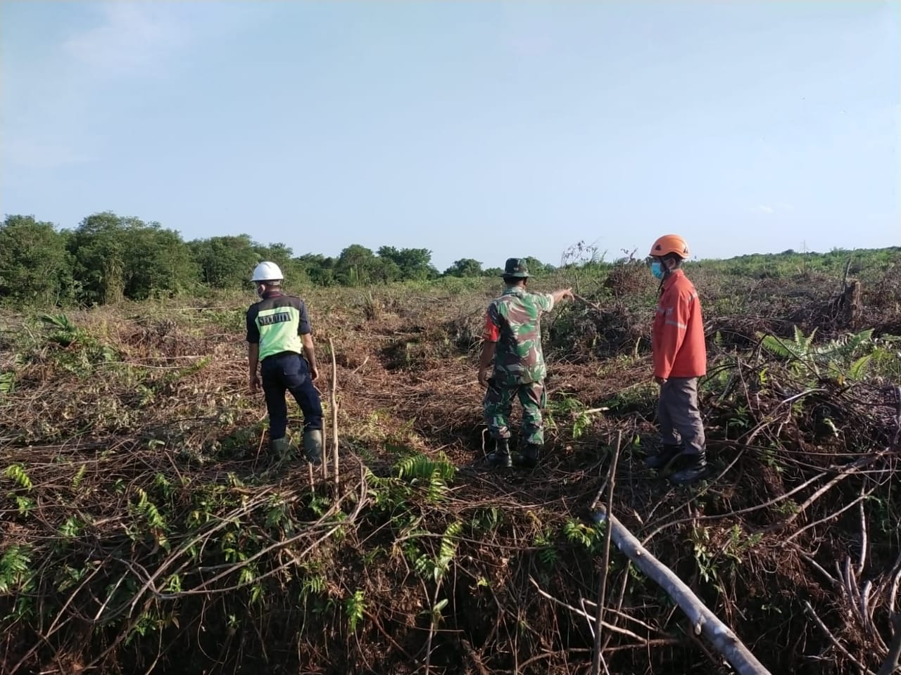 Babinsa dan PT RUJ Melaksanakan Giat Cegah Karhutla