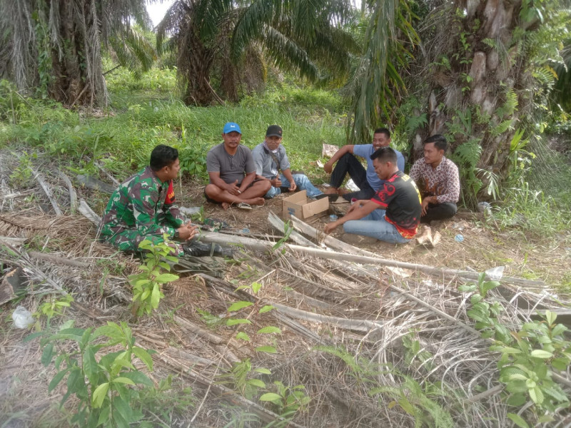 Jaga Keamanan Wilayah, Sertu Afnal Laksanakan Komsos