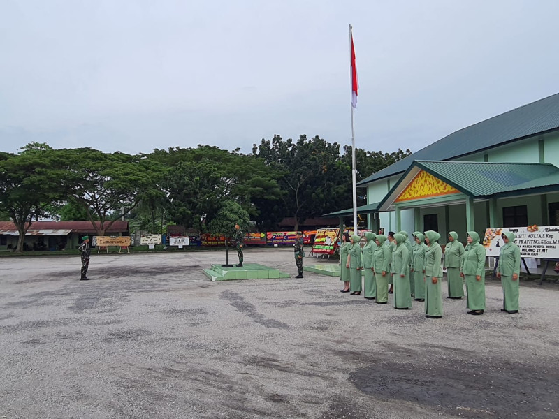 Empat Prajurit Kodim 0320/Dumai Resmi Naik Pangkat Dalam Upacara Senin Pagi