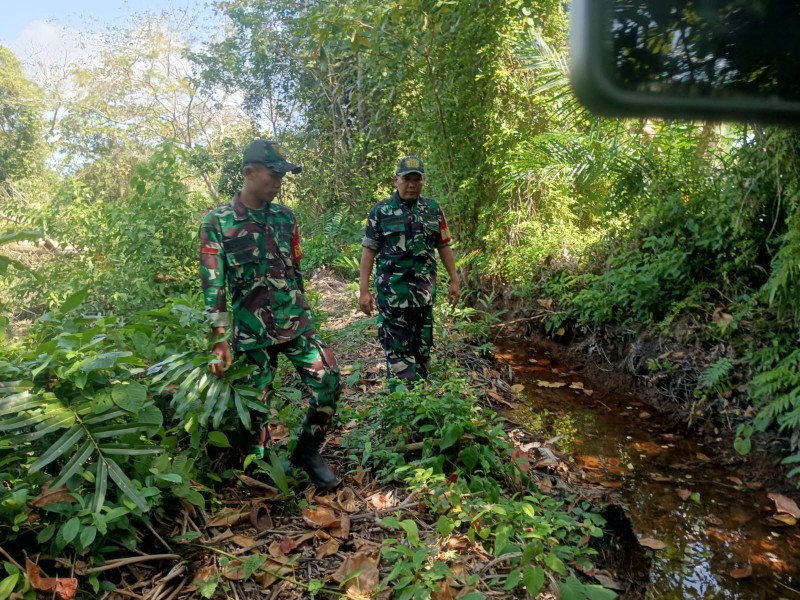 Cegah Karhutla, Babinsa Gandeng Warga Lakukan Patroli dan Komsos