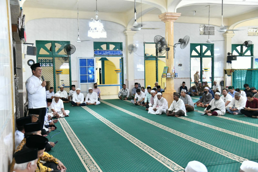 Tausiyah di Masjid Al-Jami' Ranai Ba’da Zuhur, Gubernur Ansar Ajak Masyarakat Menjaga Puasa