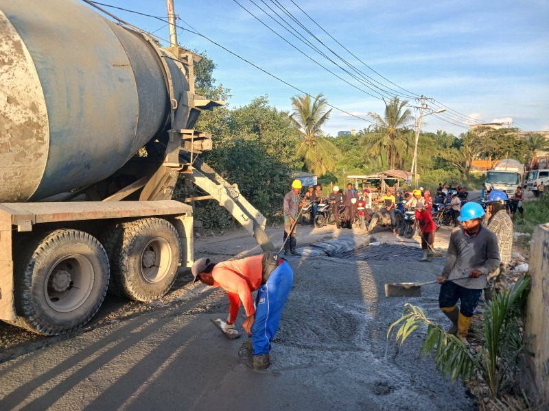 Apical Fasilitasi Perbaikan Jembatan dan Jalan di Kelurahan Lubuk Gaung
