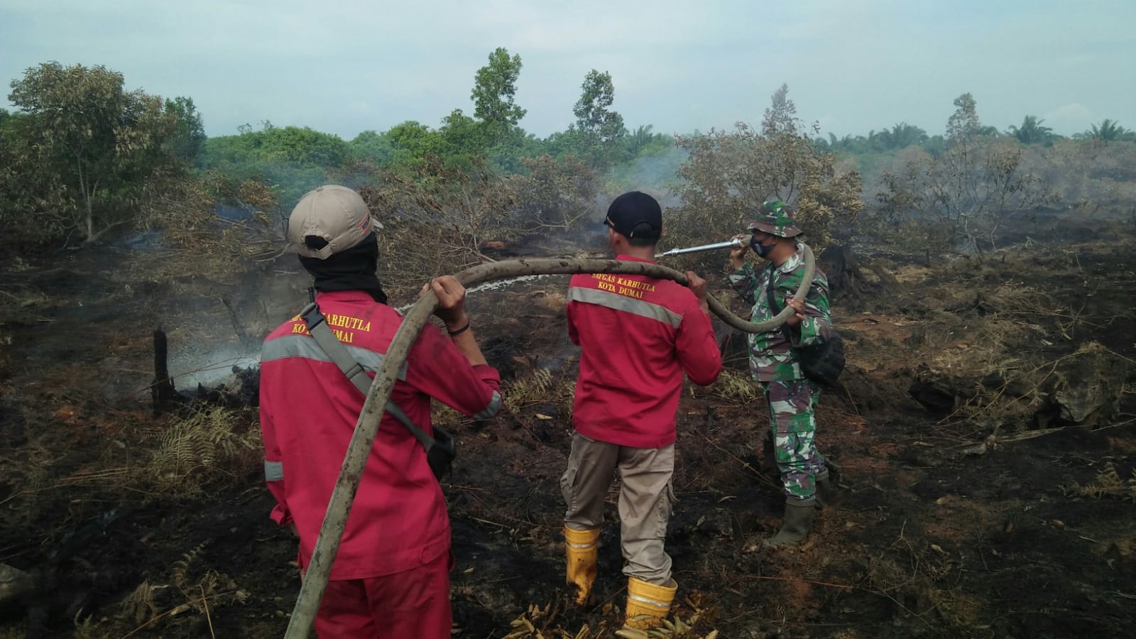 Memasuki Hari Kedua, Pemadaman Terus Dilakukan Oleh Babinsa