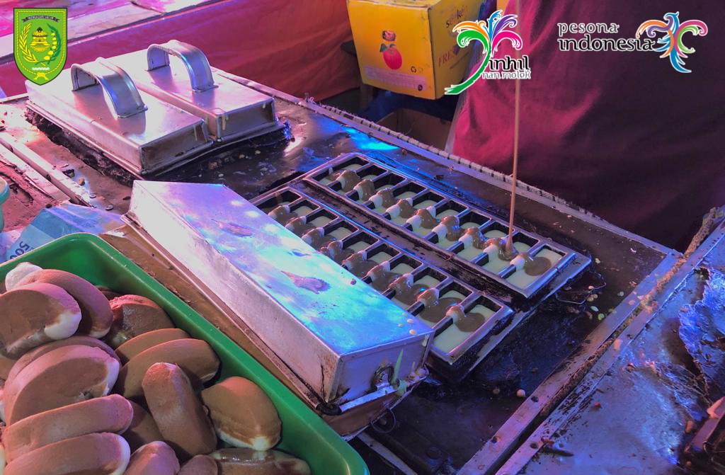 Jajanan Jadul Kue Pancong Pasar Tradisional Tembilahan, Harganya Murah Banget!