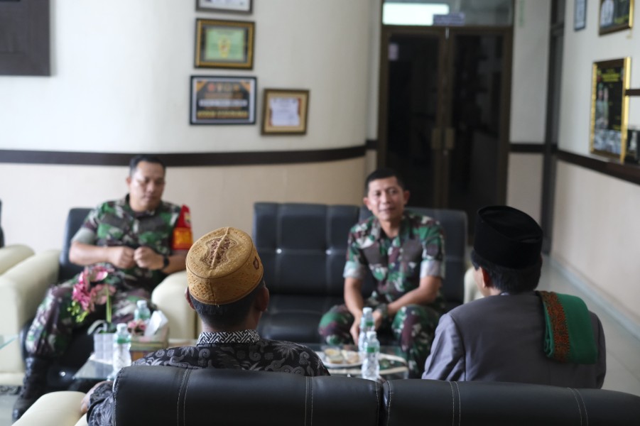 Kunjungan Pesantren ke Makodim 0320/Dumai, Perkuat Silaturahmi dan Kerjasama Sosial