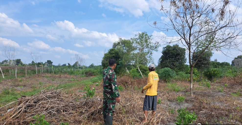 Serda Andri Widodo Lakukan Patroli Karhutla di Dumai Selatan