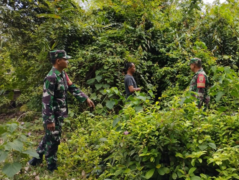 Babinsa Koramil 06/Merbau Himbau Warga Cegah Karhutla di Desa Teluk Ketapang