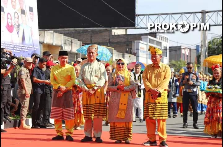 Pj Bupati Inhil Hadiri Pelepasan Pawai Ta'aruf MTQ Ke 42 Tingkat Provinsi Riau Di Kota Dumai