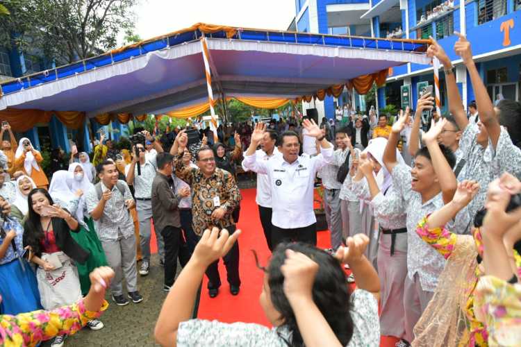 Gubernur Ansar Buka Kegiatan Bimbingan Dan Pelatihan Kepala Sekolah SMA/SMK se-Kota Batam