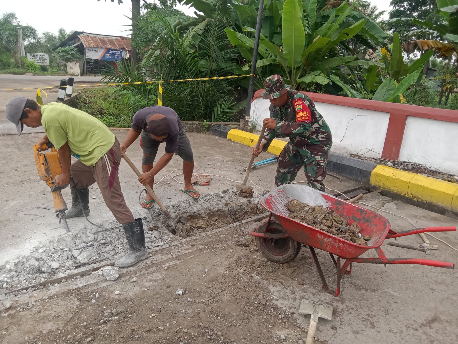 Serka Suandi Gotong Royong di Jalan Wan Amir