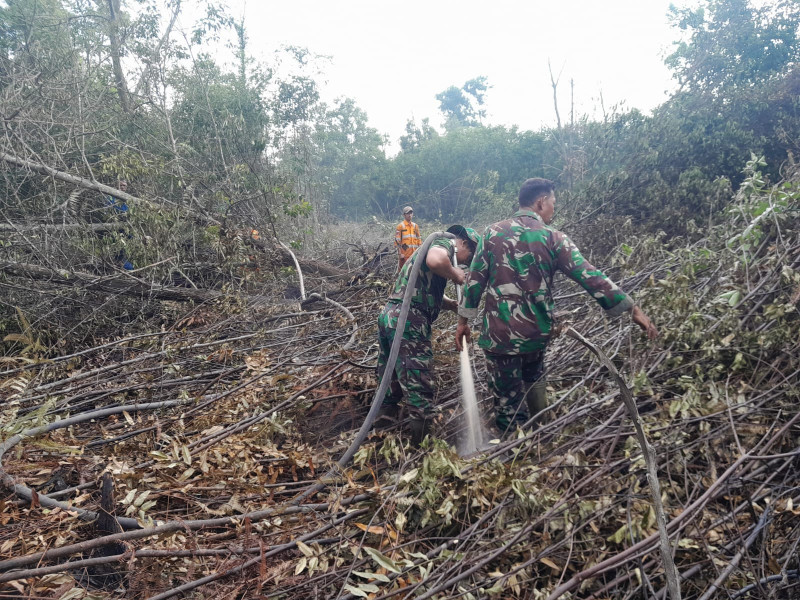 Semangat Serka Aslim Lubis dan Tim Satgas Darat Karhutla