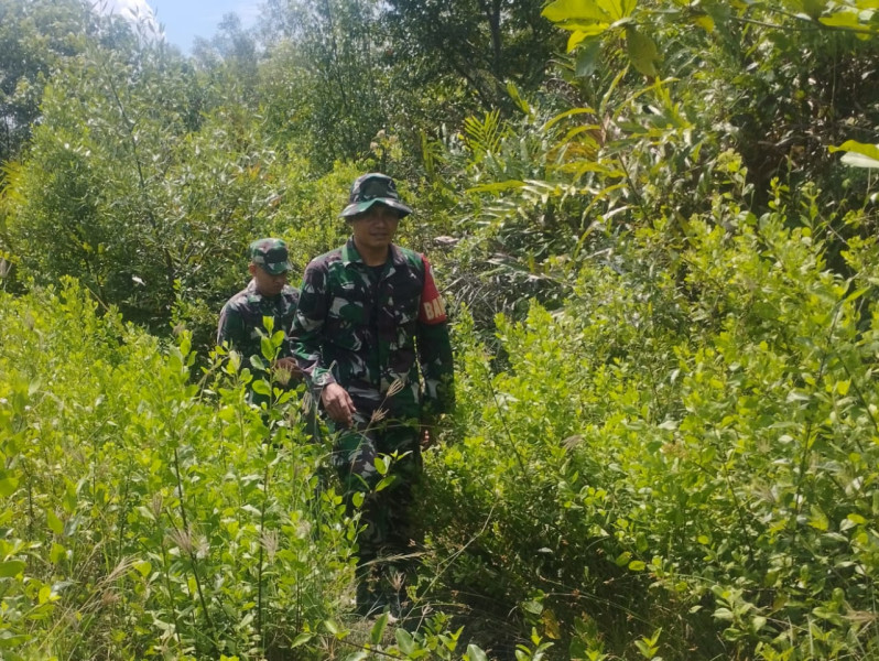 Babinsa Koramil 06/Merbau Ajak Masyarakat Teluk Ketapang Lakukan Patroli Karhutla