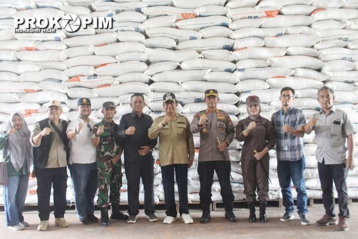 Jelang Ramadhan, Bupati Inhil H. M. Wardan Tinjau Pasar Tradisional, Agen Bahan Pokok dan Gudang Bulog