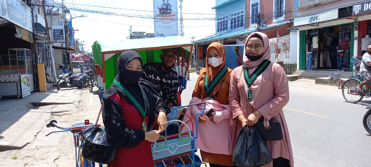 Kohati Cabang Tembilahan Bagi-bagi Nasi Bungkus Gratis