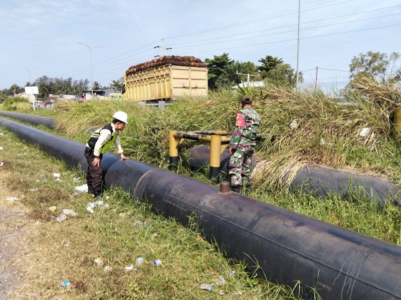 Babinsa Koramil 02/BK Sosialisasikan Keamanan Jalur Pipa PT PHR