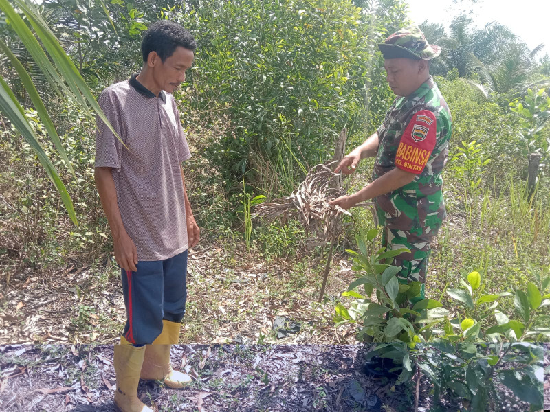 Sertu Sutiono Laksanakan Patroli Cegah Karhutla