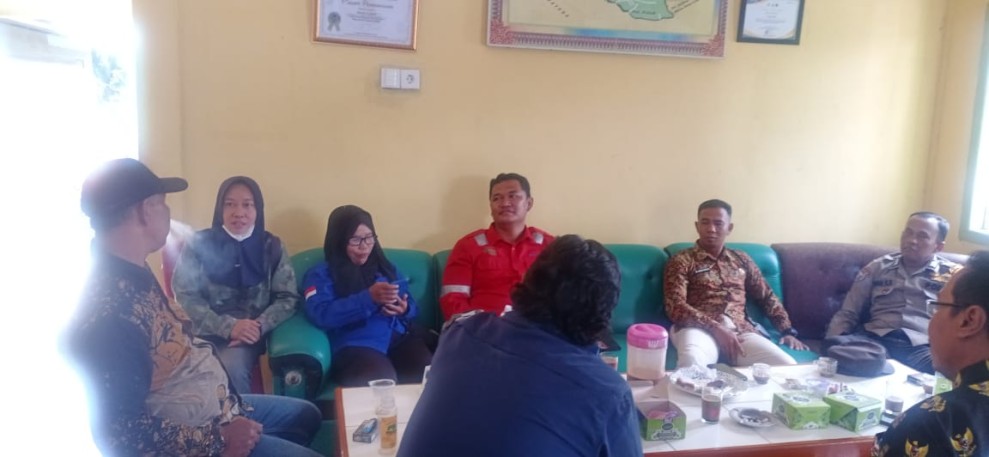 Babinsa Koramil 06/Merbau Perkuat Kebersamaan Lewat Komsos di Kampung Pancasila