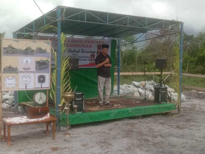 Bupati Natuna Dan Wakil Bupati Menghadiri Peletakan Batu Pertama Untuk Pembangunan Masjid Jabal Tursina Di Bandarsyah