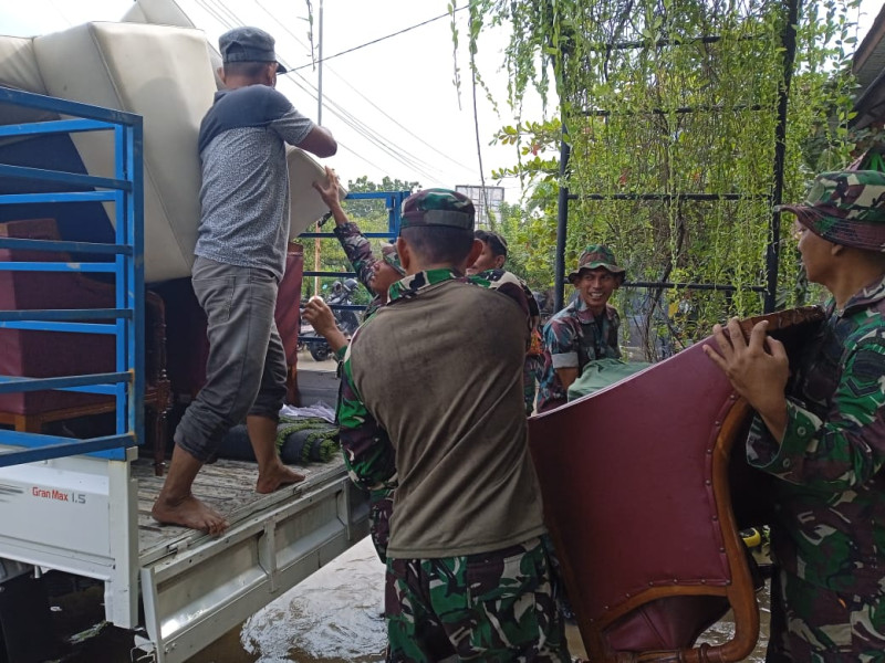 Langkah Sigap dan Cepat Kodim 0320/Dumai Dalam Membantu Sekolah Terdampak Banjir