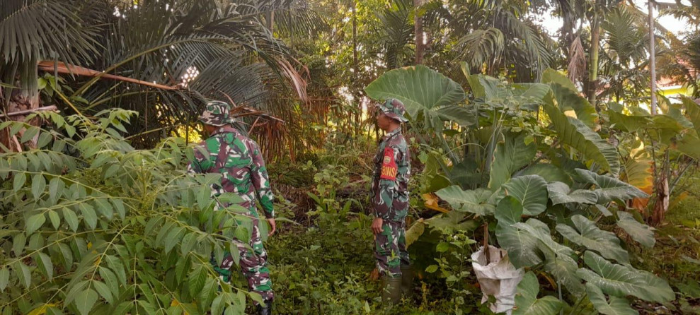 Kerjasama Babinsa dan Masyarakat: Upaya Pencegahan Karhutla di Merbau