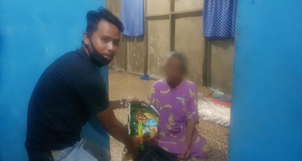 Usai Shalat Tarawih, Pengurus PWI Inhil Bawa Sembako ke Rumah Warga Kurang Mampu