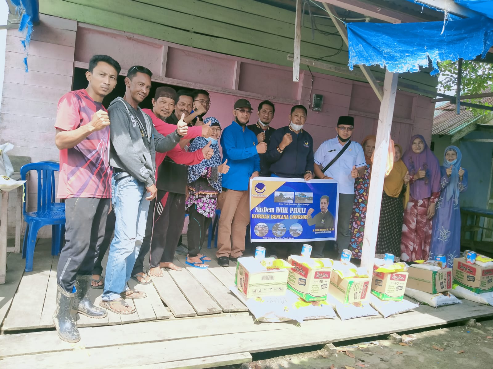 Partai Nasdem Inhil Bantu Korban Longsor