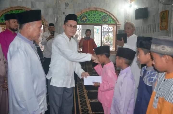 Bupati Inhil Hadiri  Acara Bukber dan Santunan Anak Yatim Piatu Yang Dilaksanakan Oleh PHBI Kecamatan GAS