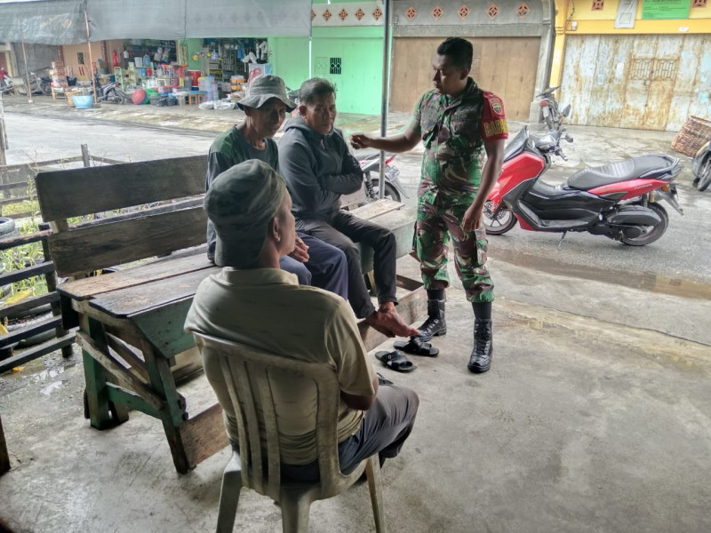 Jaga Nilai-Nilai Pancasila, Babinsa Gelar Komsos di Teluk Belitung