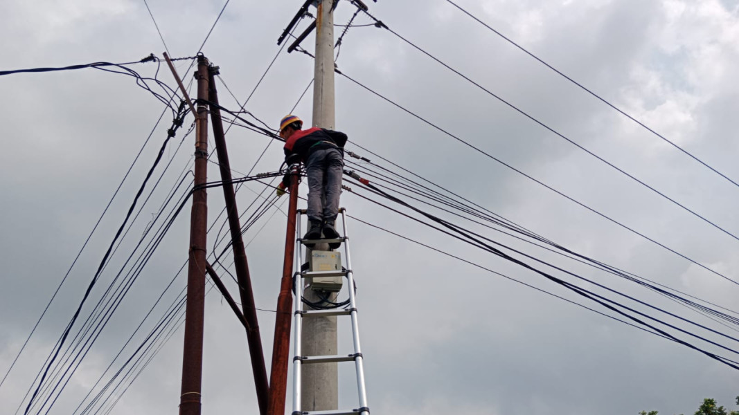 PLN Icon Plus Sumbagteng Rutin Tingkatkan Layanan Internet di Jalan Raya Perawang