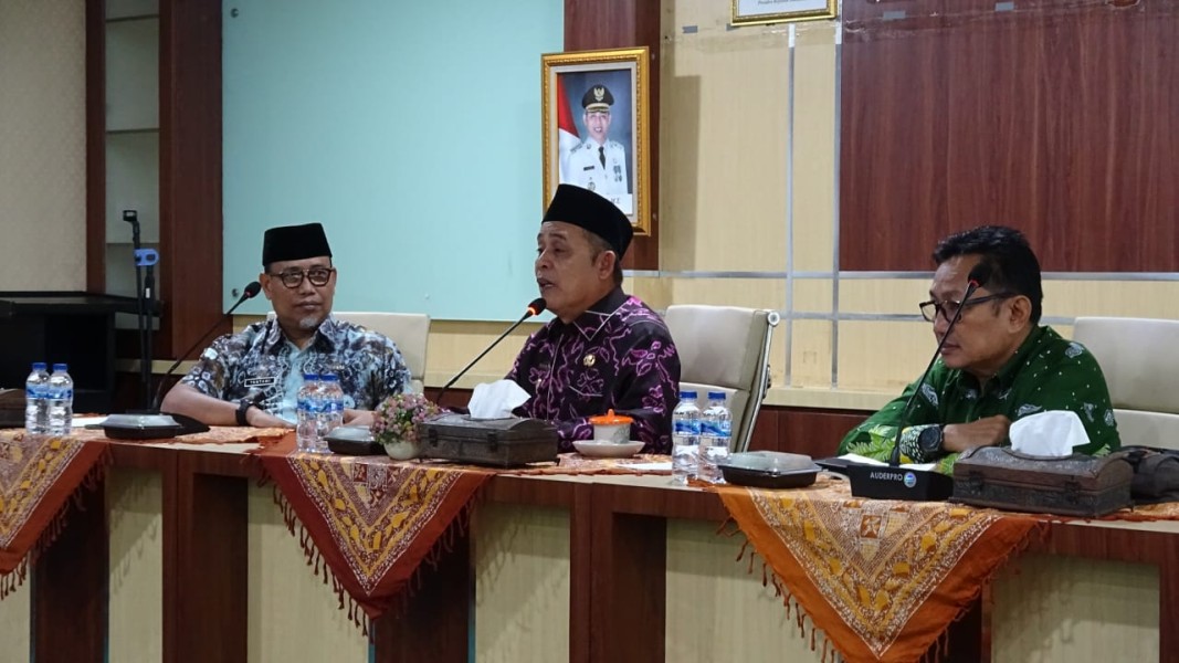 Bupati Herman Tekankan Efisiensi dan Transparansi Anggaran dalam Rapat Evaluasi Bersama OPD