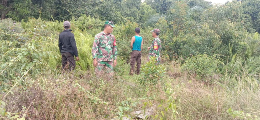 Semangat Jaga Lingkungan, Serda Edi dan Kopda Ricko Temui Warga Binaan