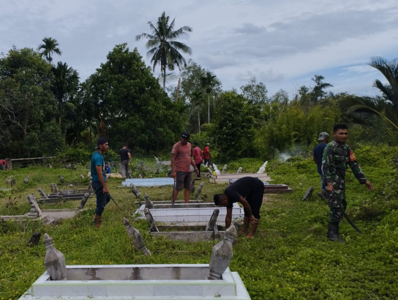 Jalin Kebersamaan Dengan Masyarakat, Babinsa Ikuti Giat Goro