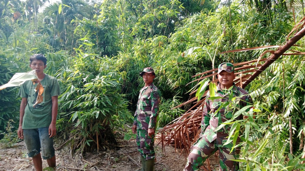 Babinsa Koramil 06/Merbau Gencarkan Patroli Karhutla di Desa Renak Dungun