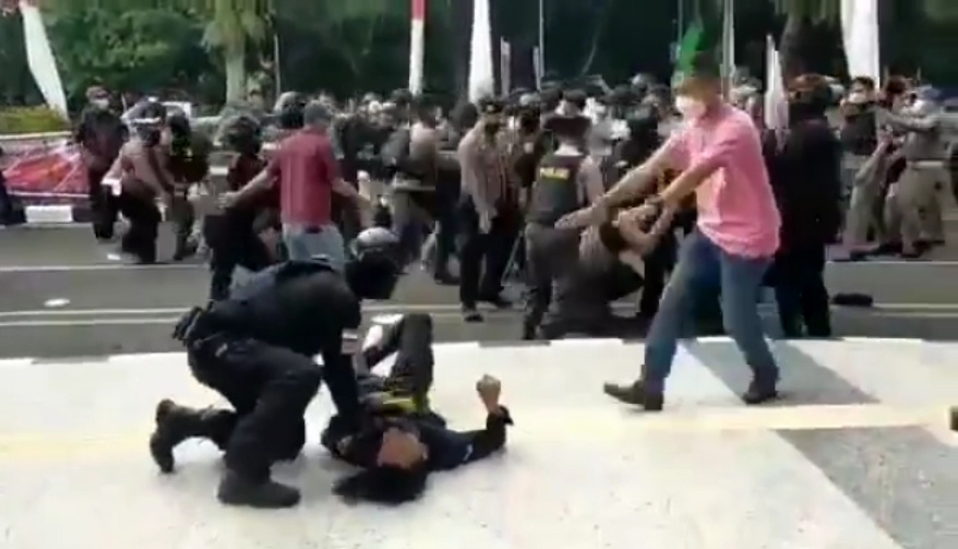 Demo Mahasiswa di Tangerang Dibubarkan Polisi