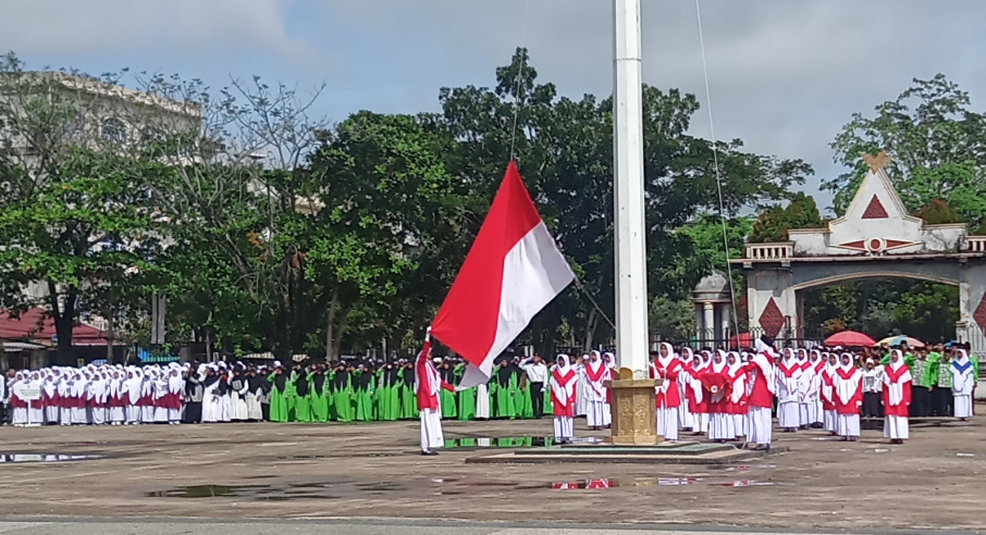 Diiringi Berbagai Pertunjukan, Upacara Hari Santri 2022 di Tembilahan Berlangsung Meriah