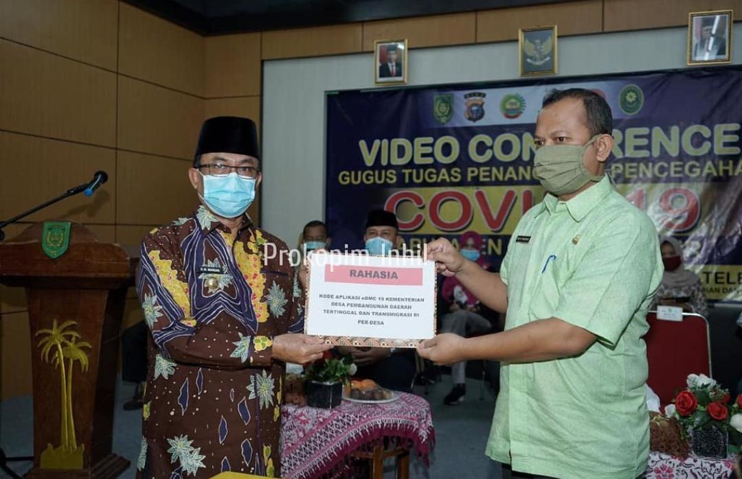 Bupati Serahkan Kode Desa Aplikasi eDMC-19 Secara Virtual